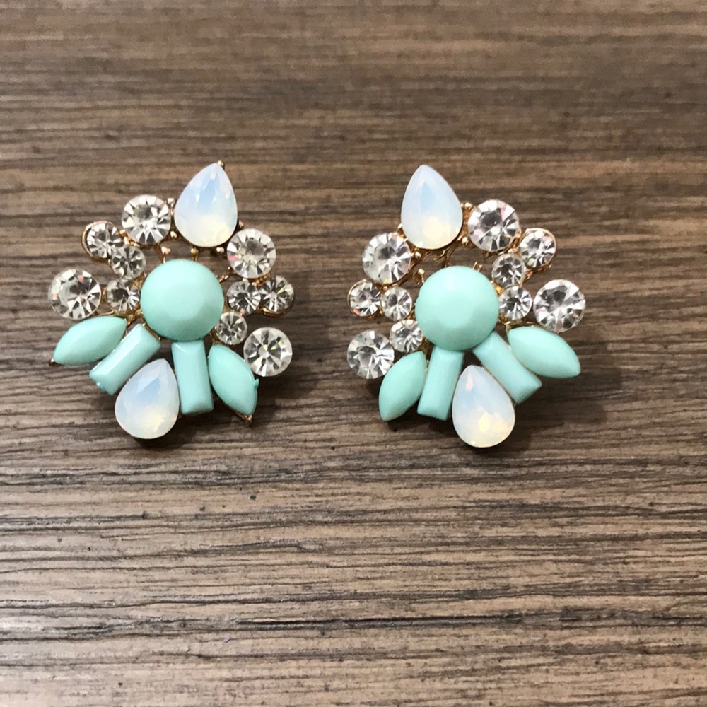 ANTHROPOLOGIE // TEAL MINT GEMSTONE STUD EARRINGS